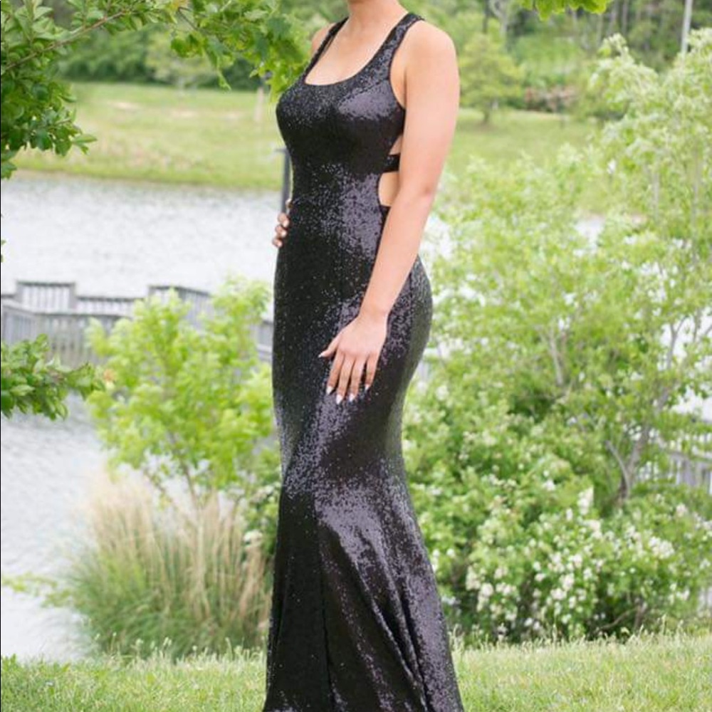 Black sequence prom dress